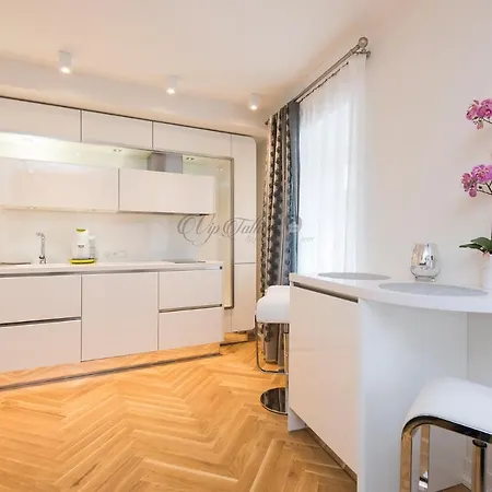 Vip Old Town Apartment