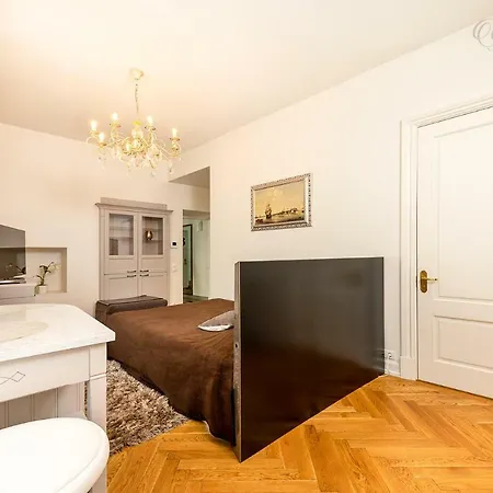 Vip Old Town Apartment